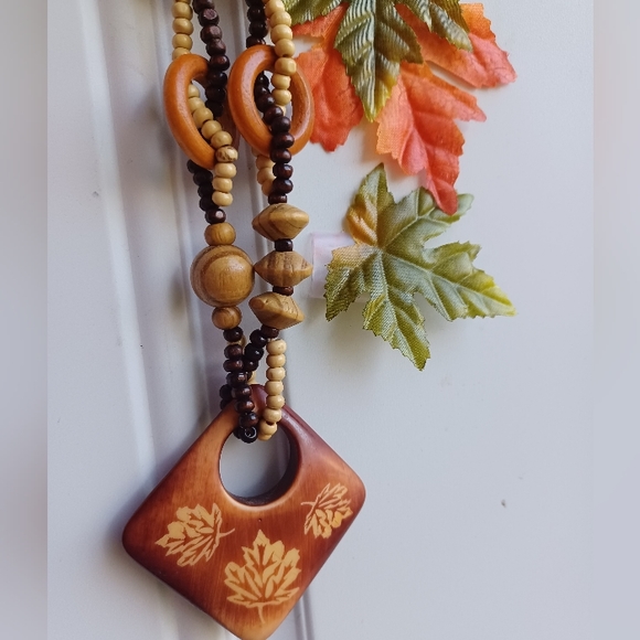 🍂Solid Wooden Beads 17" Sweater  Necklace - Picture 2 of 6